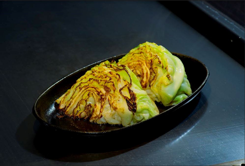 高丽菜拌烧烤鯷魚
