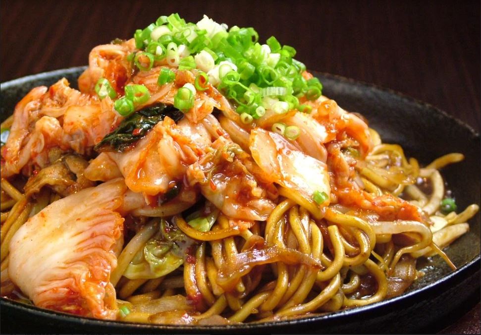 泡菜拌猪肉炒面